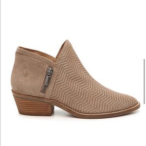 NIB 
Lucky Brand Womens Fhuna Booties Suede Ankle